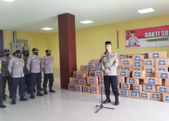 Bakti Sosial Tahap II, Polres Solok Kota Bagikan 300 Paket Sembako Kepada Masyarakat yang Membutuhkan