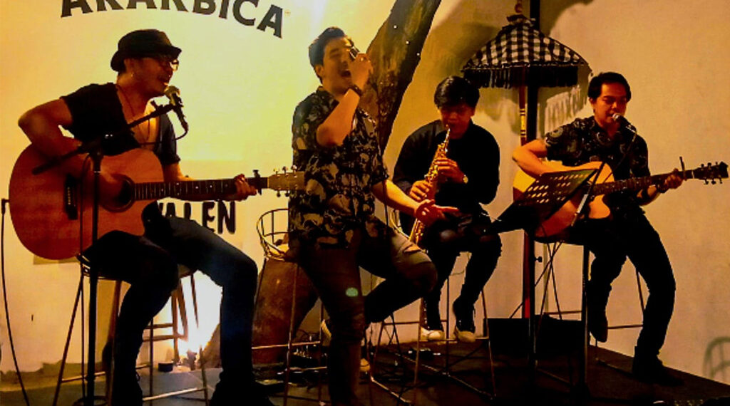 The Otherside, Band Bentukan Adit Element Tampil Garang di Hardcoustic Twalen Warong
