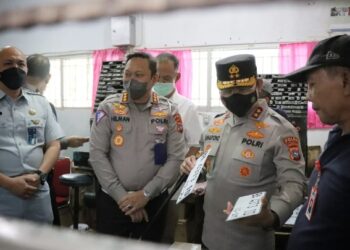 Tiga hari berdinas di Ranah Minang, Kapolda baru Sumbar, Irjen. Pol. Suharyono, S.IK, SH Sidak Pelayanan Samsat Padang