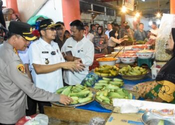 Tinjau Pasar Raya, Wali Kota Padang khawatirkan kenaikan harga beras, Hendri Septa: Secepatnya cari solusi bersama Bulog