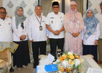 BPS Kota Padang lakukan pendataan Regsosek 2022 kepada Wali Kota Hendri Septa dan keluarga