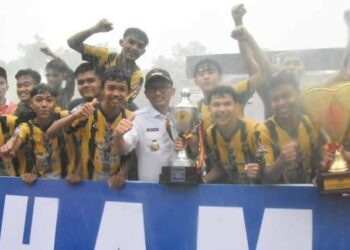 Berguyur hujan, Wako Hendri Septa saksikan langsung perjuangan PSP U-17 juarai Piala Soeratin 2022 di kota Pariaman