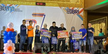HUT ke 127, BRI Bagikan Award Bagi Nasabah RO Padang yang Dinilai Loyal