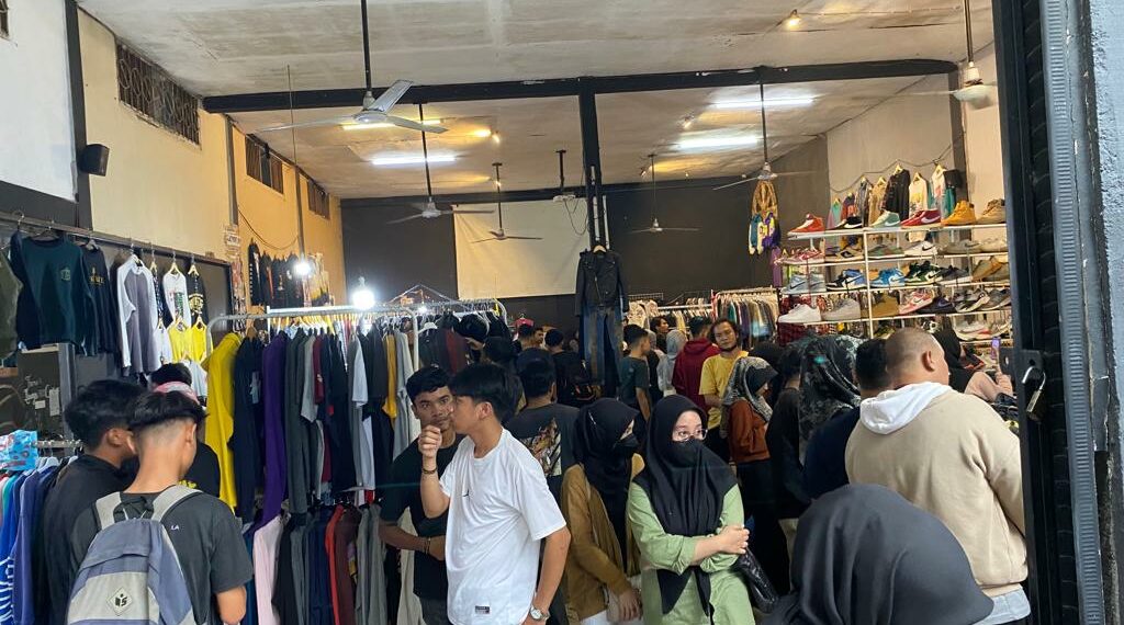 Ramai Pengunjung, Padang Thrift Day Digelar Sampai Minggu