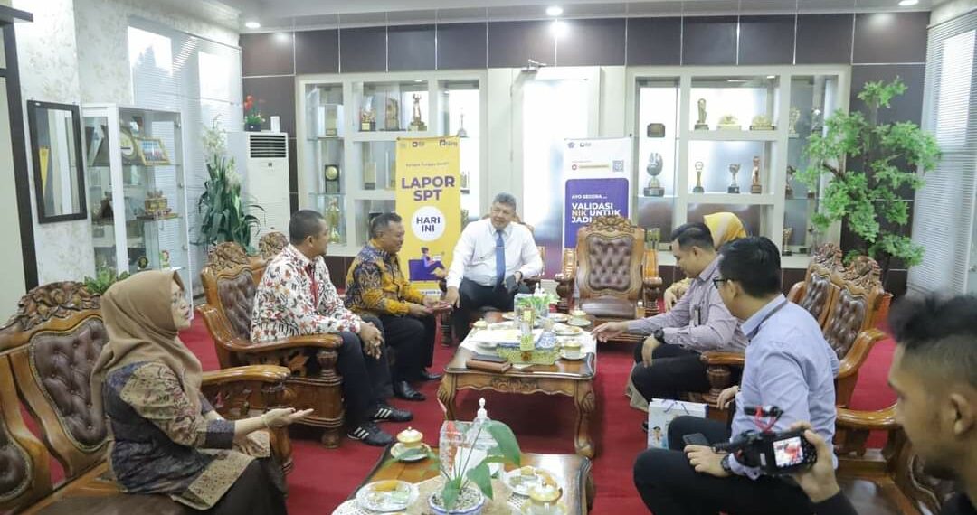 Pemutakhiran NIK menjadi NPWP, KPP Solok Kunjungi Walikota