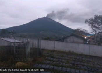 Pagi ini, Gunung Api Kerinci Kembali Erupsi 13 Menit 20 Detik