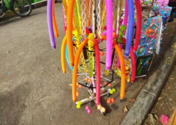 Demam Lato-lato Bawa Berkah, Pendapatan Pedagang Mainan Meningkat