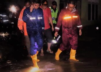 Tinjau Titik Banjir di Batu Busuk, Wali Kota Hendri Septa segera koordinasi dengan PT Semen Padang, perbaiki kerusakan Check Dam