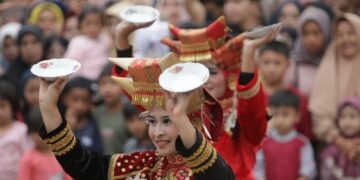 7 Fakta Unik Tari Piring Sebagai Ikonik Minangkabau
