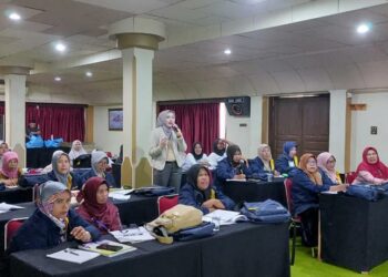 Tim PKM UPI YPTK Berikan Edukasi Digital Marketing Kepada Pelaku UMKM di Padang