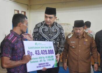 Tenaga Kerja Berperan dalam Perekonomian, Bupati Agam: Mereka Perlu Dapat Perlindungan Diri