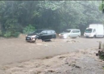 Longsor dan Air Terjun Lembah Anai Meluap, Akses Lalu Lintas Sempat Macet Total