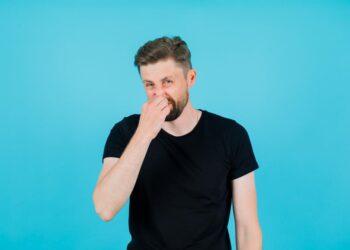 Baju hitam Menyebabkan Bau Badan Berlebih? Mitos atau Fakta?