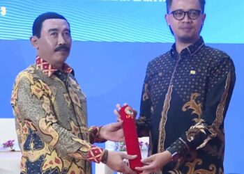 Wali Kota Bukittinggi Erman Safar Terima Penghargaan Kartika Pamong Praja