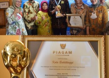 Dinilai Berhasil Dukung JKN-KIS, Wako Bukittinggi Terima Penghargaan dari Pemerintah Pusat