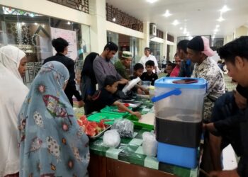 Masjid Agung Kota Solok Sediakan Takjil Gratis Setiap Hari Selama Bulan Puasa