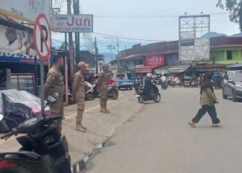 Satpol PP Tertibkan PKL dan Parkir Liar Disepanjang Jalan Utama Kota Solok
