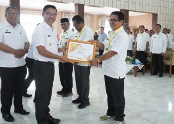 Pensiun Tahun 2023 Ini, 83 ASN Solok Selatan Diberi Penghargaan dan Pembekalan Kesehatan Pasca Purna Tugas