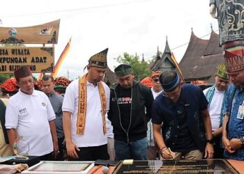 Menparekraf Sandiaga Uno Resmikan Desa Wisata Perkampungan Adat Sijunjung