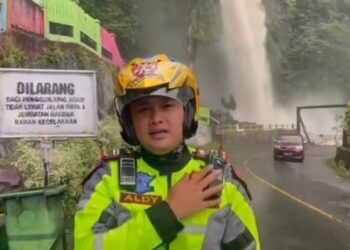 Debit Air Terjun Lembah Anai Meningkat, Pengendara Diminta Hati-Hati