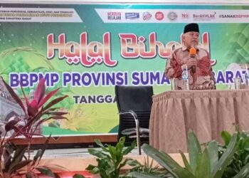 Ustadz H. Ristawardi Datuak Marajo Ameh Nan Batungkek Ameh Isi Ceramah Halal bi Halal BBPMP Provinsi Sumbar