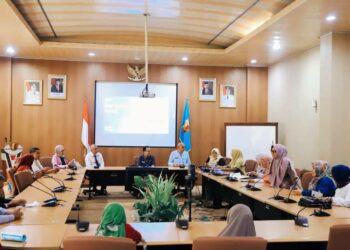 BNI Bersama TKPK Kota Solok Serahkan 100 Paket Bantuan Lebaran