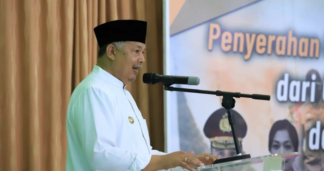 Wako Solok Hadiri Penyerahan Perlengkapan Olahraga Beserta Tali Asih dari Gubernur Akpol