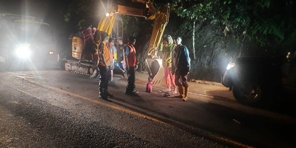 Pasca Ditutup Longsor, Akses Pasaman-Bukittinggi Sudah Bisa Dilewati