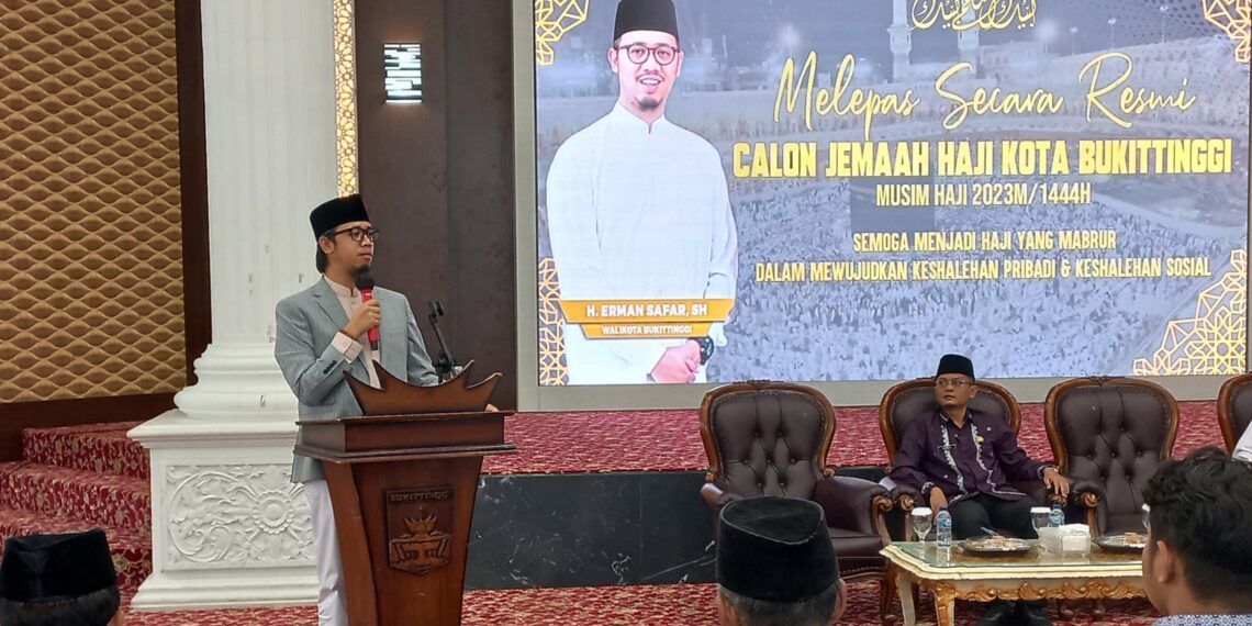 Wako Erman Safar Lepas 295 Calon Haji Bukittinggi ke Tanah Suci