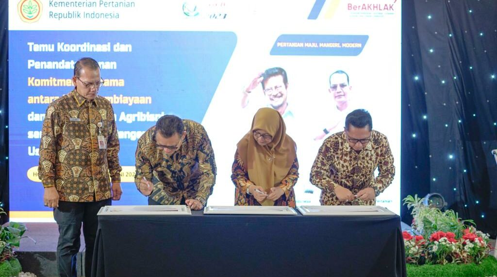 Pemkab Solok Tandatangani Komitmen Bersama Terkait KUR Bidang Pertanian