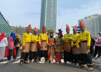 Anak Muda Profesional di Rantau Merawat Kesenian Tradisi Randai Minangkabau