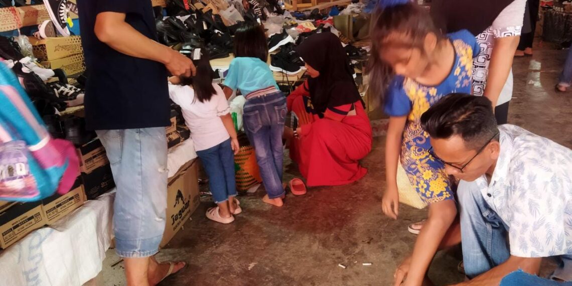 Jelang Tahun Ajaran Baru, Pedagang Tas dan Sepatu Raup Omzet Hingga Belasan Juta