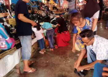 Jelang Tahun Ajaran Baru, Pedagang Tas dan Sepatu Raup Omzet Hingga Belasan Juta