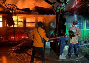 Dini Hari, Ruangan Komputer Hingga Gudang Hangus Terbakar di SMA N 2 Kota Solok