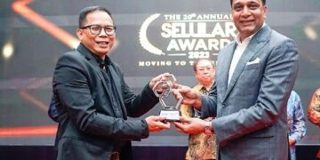 President Director and CEO Indosat Ooredoo Hutchison, Vikram Sinha, Raih CEO of The Year 2023