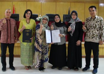 Kepala LLDIKTI Wilayah X Serahkan 6 SK Guru Besar