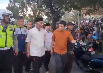 Gubernur Datangi Warga Air Bangis Waktu Subuh di Masjid Raya, Nopalion: Kami Dibangunkan dan Masih Sempoyongan