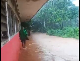 Hujan Deras di Padang, SDN 40 Korong Gadang Terendam Banjir