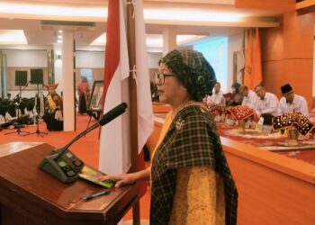 Aksi Penyambutan Mahasiswa Baru UBH oleh Dosen Berlangsung Unik, Ada yang Pakai Baju Adat