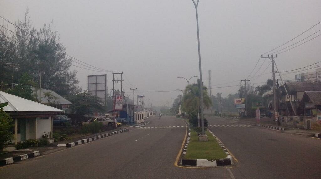 Kabut Asap, Warga Kota Padang Diimbau Tidak Bakar Sampah dan Cek Emisi Kendaraan