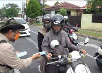 Antisipasi ISPA, Pemko Padang Bagikan 3.500 Masker