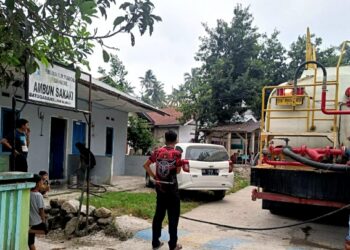 Ratusan Warga Kekeringan, Semen Padang Distribusikan 46.000 Liter Air Bersih