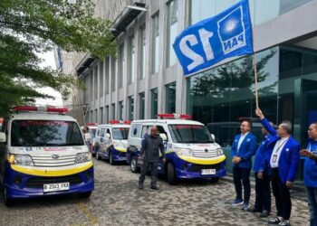 PAN Kirimkan Bantuan 20 Ambulans ke Sumbar