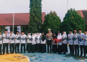 Jadi Pembina Upacara di SMKN 1 Gunung Talang pada Peringatan Hari Guru, ini Pesan Kasat Lantas Polres Solok
