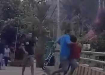 Beredar Video Pria Dipukul Hingga Dilempar ke Sungai di Limapuluh Kota