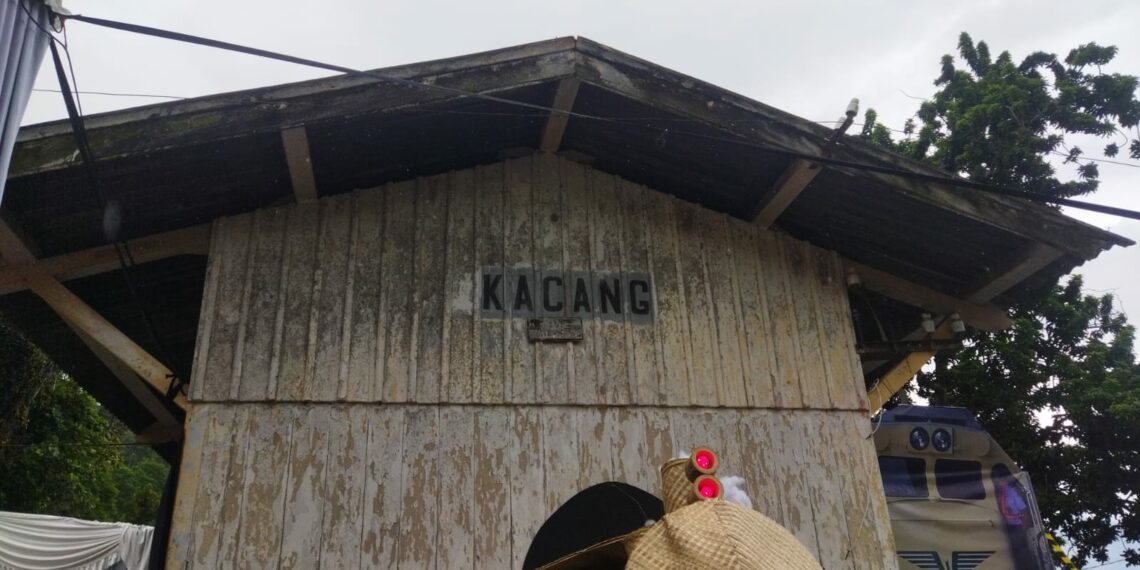 Galanggang Arang di Stasiun Kacang, Novlida Mengenang Kembali saat Kali Pertama Naik Kereta Kereta Api 50 Tahun Silam