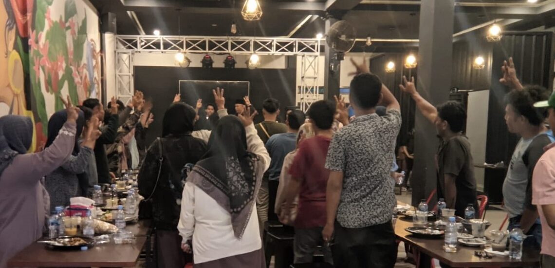 Meski Basah Kuyup, Pemuda Luhak Nan Tuo Tetap Semangat Ikrarkan Bergerak untuk Ganjar-Mahfud