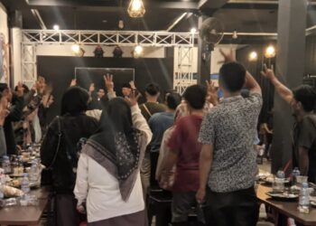 Meski Basah Kuyup, Pemuda Luhak Nan Tuo Tetap Semangat Ikrarkan Bergerak untuk Ganjar-Mahfud