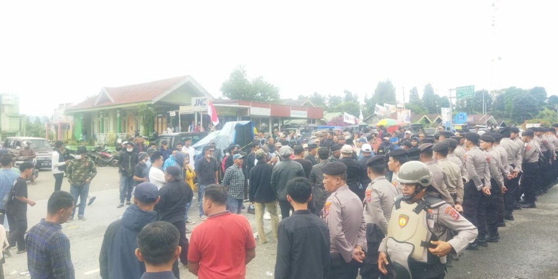 Unjuk Rasa Solina: Anggota DPRD Kabupaten Solok Harus Minta Maaf
