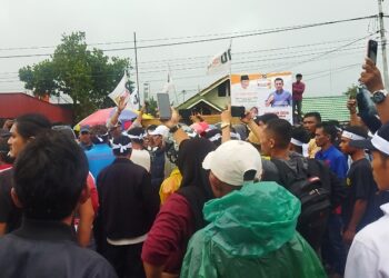 Dua Aksi Massa Lakukan Unjuk Rasa di DPRD Kabupaten Solok